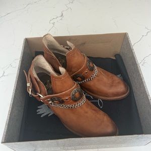 Freebird short booties size 11